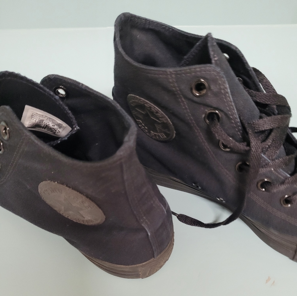 Athletic shoe